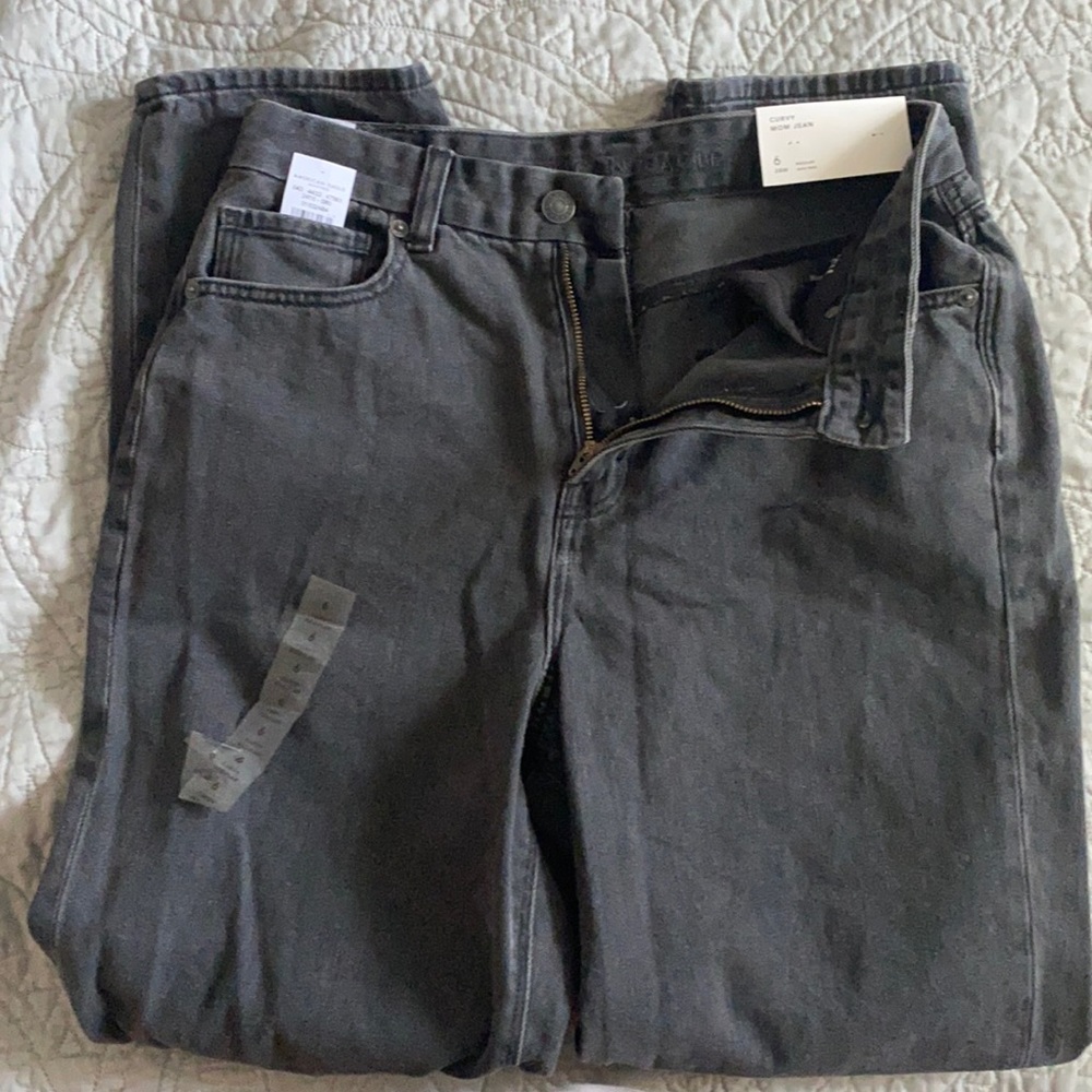 Black American Eagle Mom Jeans NWT size 6